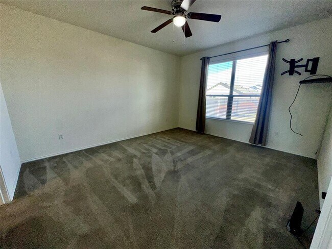 Building Photo - 208 Alpine St