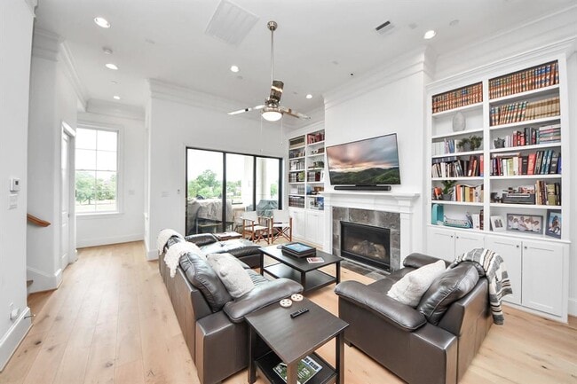 Building Photo - 3828 Glen Arbor Dr