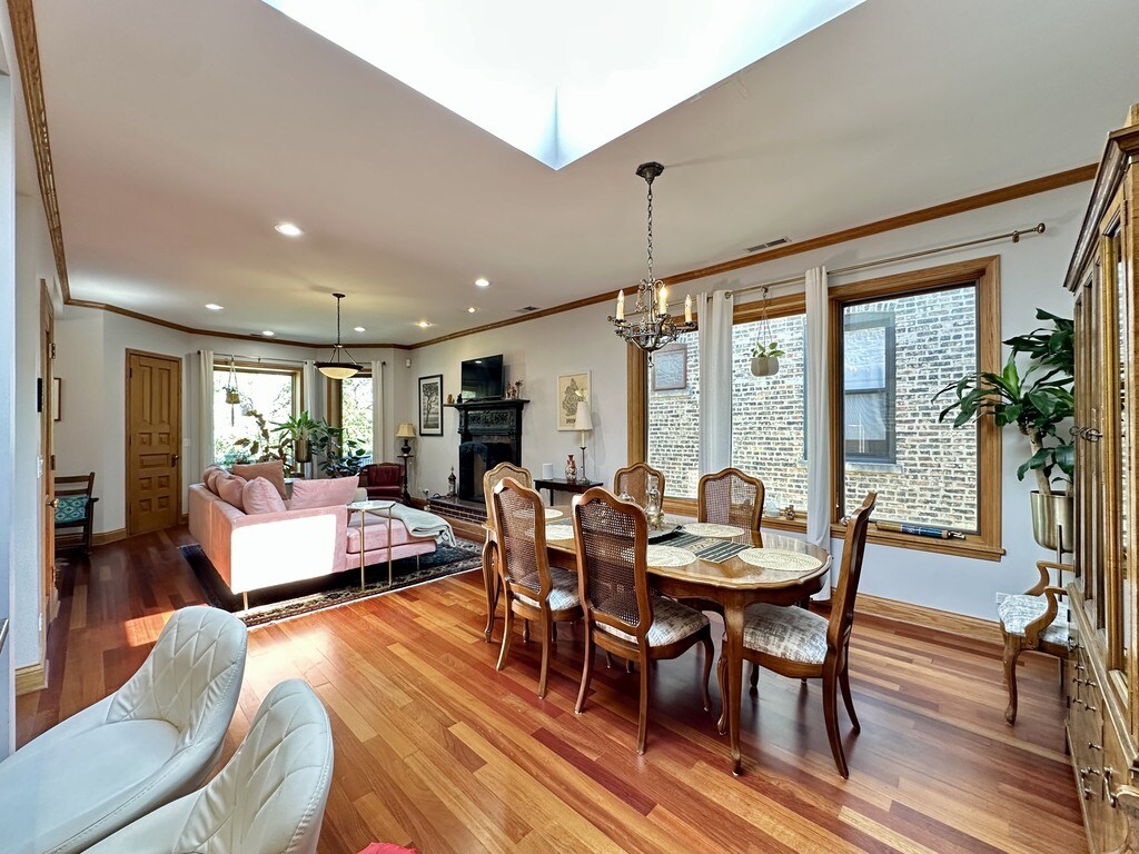 Building Photo - 1437 W Olive Ave