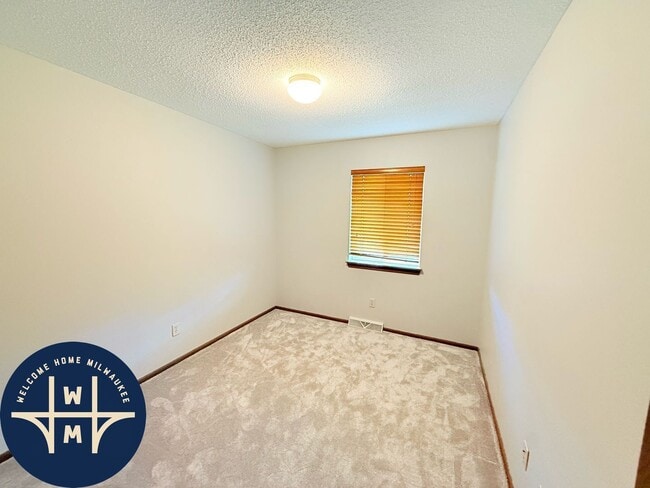 Building Photo - W163N11528 Windsor Ct