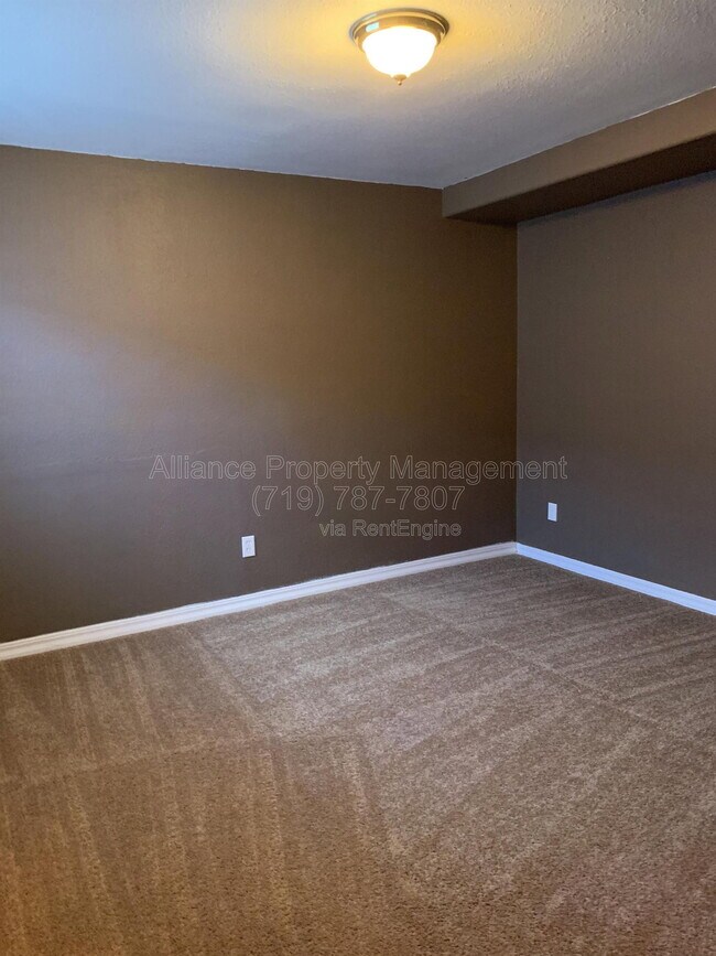 Building Photo - 212 Oxbow Dr