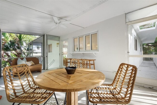Building Photo - 242 Bougainvillea St