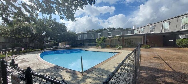 Building Photo - 9034 Rue Cambon St