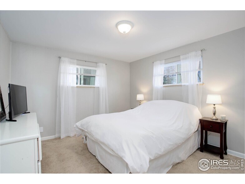Building Photo - 690 W Elmhurst Pl