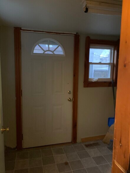 Building Photo - 19 Fulton St