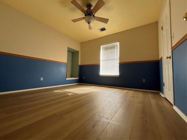 Building Photo - 2321 Clover Ridge Dr