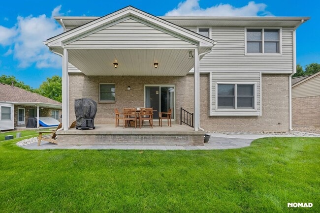 Building Photo - 1321 S Lansing Ct