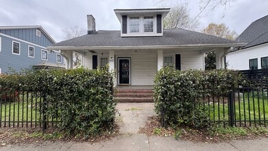 Building Photo - Charming Downtown Greenville Home Available Now!
