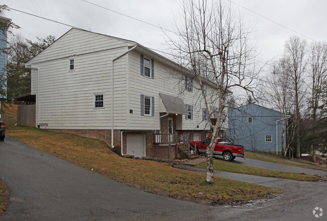 Building Photo - 140-146 Lively St