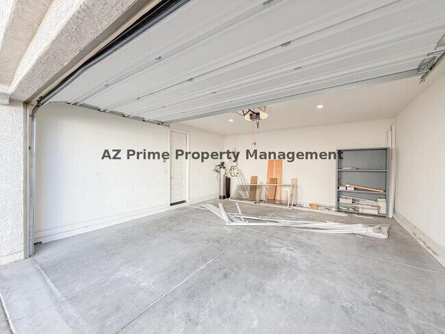 Building Photo - 920 E Anderson Ave