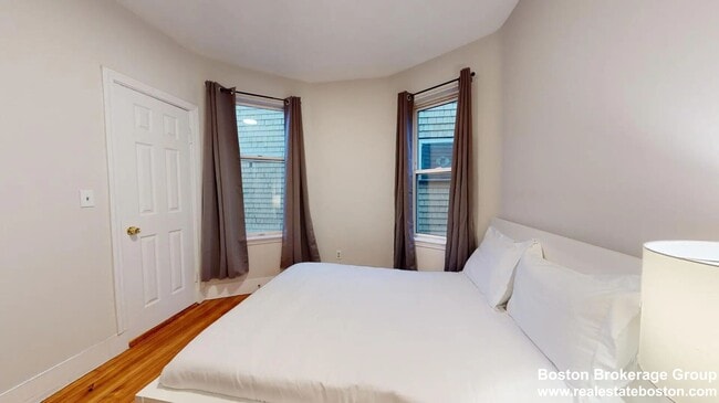 Building Photo - Beautiful 3 Bed Coming Available