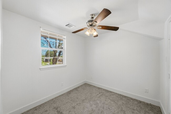 Building Photo - 1501 Maiden Ln
