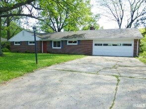Building Photo - 615 Elm Dr