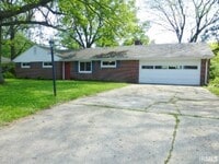 Building Photo - 615 Elm Dr