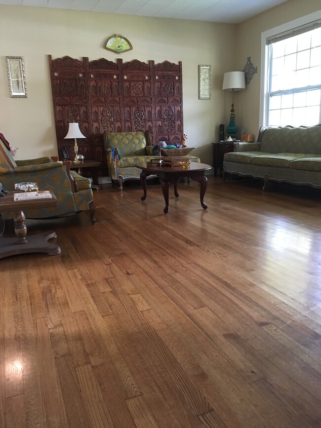 Original Oak Floors - 315 Jagoe Street