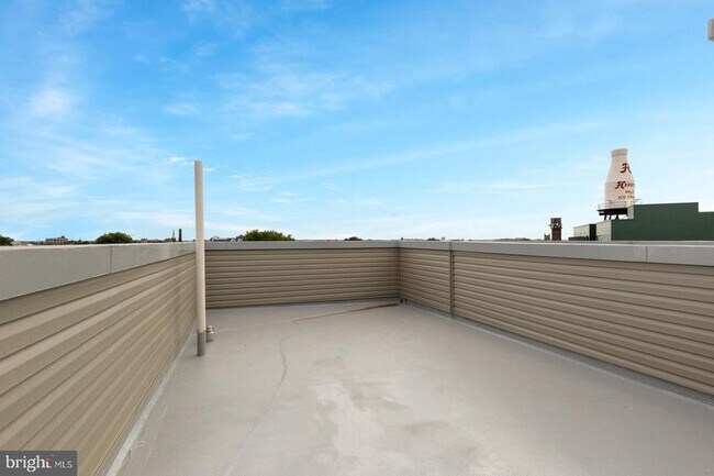 Building Photo - 2119 N Front St