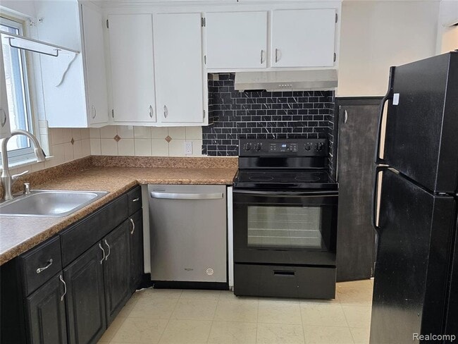 Building Photo - 27231 Five Mile Rd