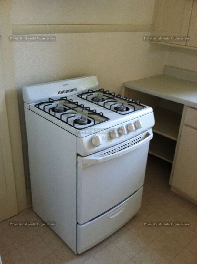 Building Photo - "Coming Soon" -One bedroom Gem in Heart of...