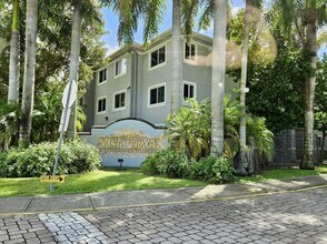 Building Photo - Beautiful 3-bedroom, 2-bath condo in Vista Trace