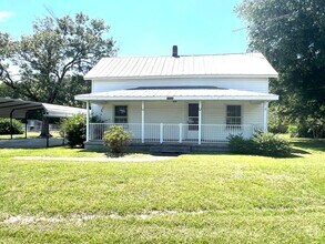Building Photo - Country Living and Located Near Beautiful ...