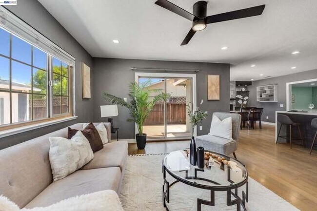 Building Photo - 1158 Polson Cir