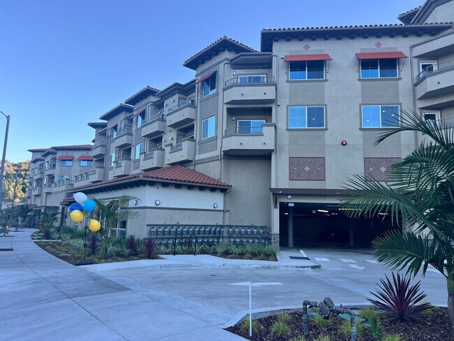 Building Photo - Brand New 2 bed 2 bath Townhome Rolling Hills Estates