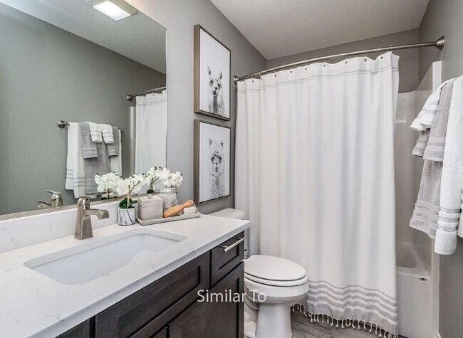 Building Photo - Spacious newer townhouse, 3BR and 2.;5 baths in Waukee, IA