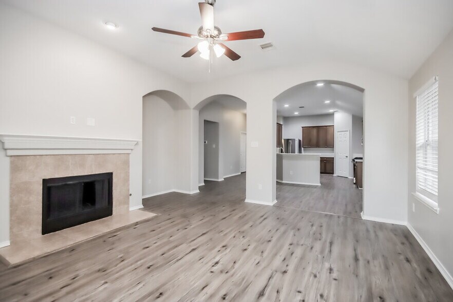 Building Photo - 1919 Treasure Mountain Dr