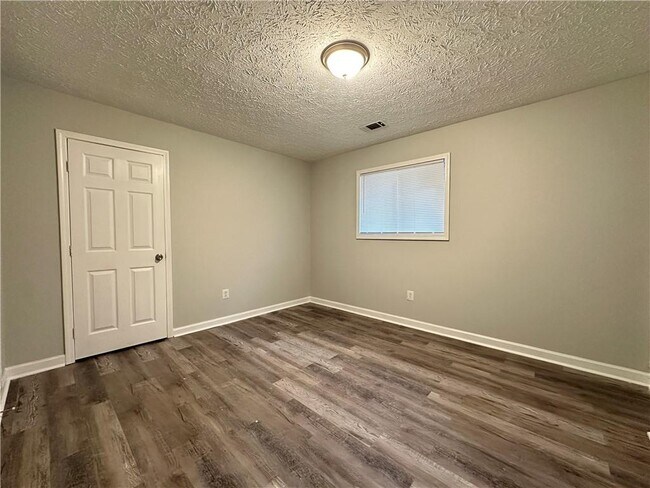 Building Photo - 3243 River Oak Pl