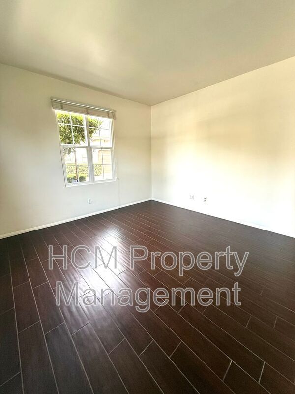 Building Photo - 74 Chantilly