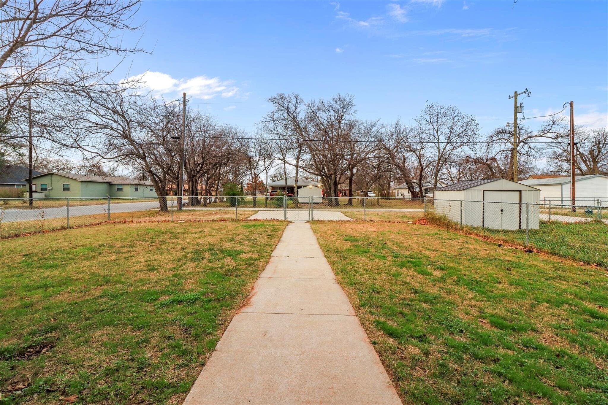 Building Photo - 731 W Morton St