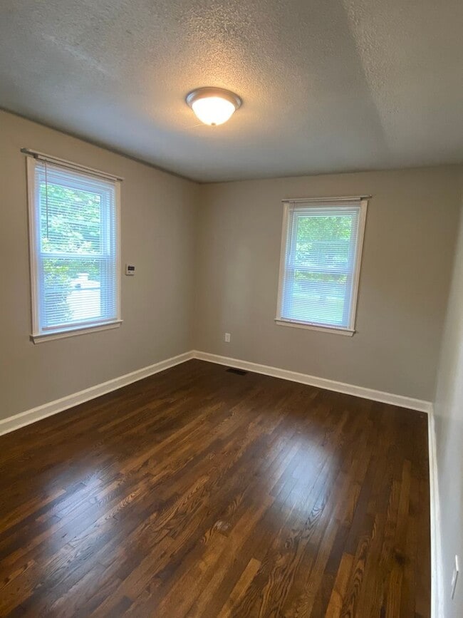 Building Photo - Spacious 3BR/2BA with Open Layout and Large Backyard