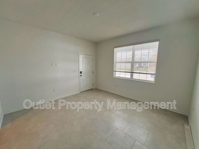 Building Photo - 692 Reggie Rd