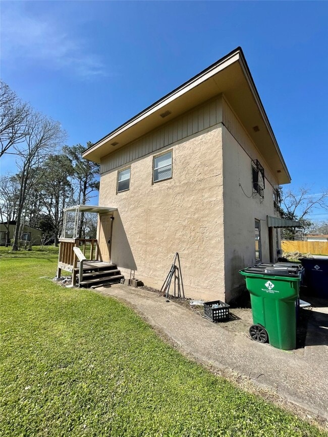 Primary Photo - 1125 N Valderas St