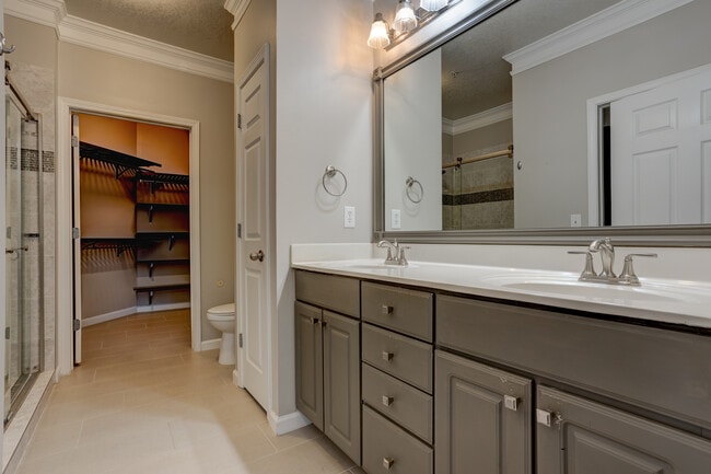 Main bathroom vanities and closet 1 of 2 - 1850 Cotillion Dr