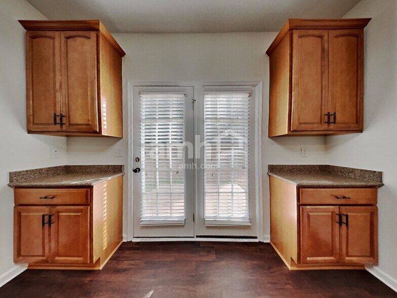 Building Photo - 111 Meandering Way Ln