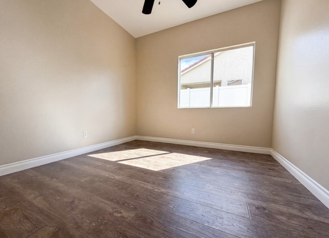 Building Photo - 3630 Vanderbilt Dr