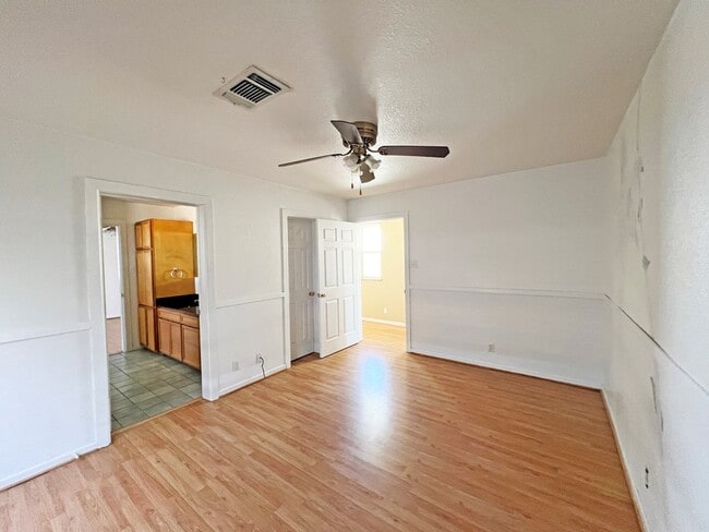 Building Photo - 101 Capt Lee