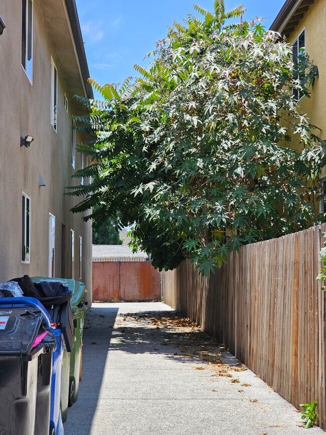 Building Photo - 23(1456,1458)