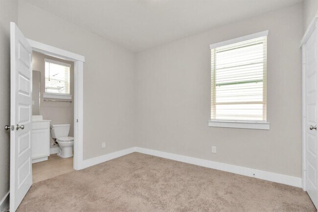 Building Photo - 716 Strawberry Pines Ct