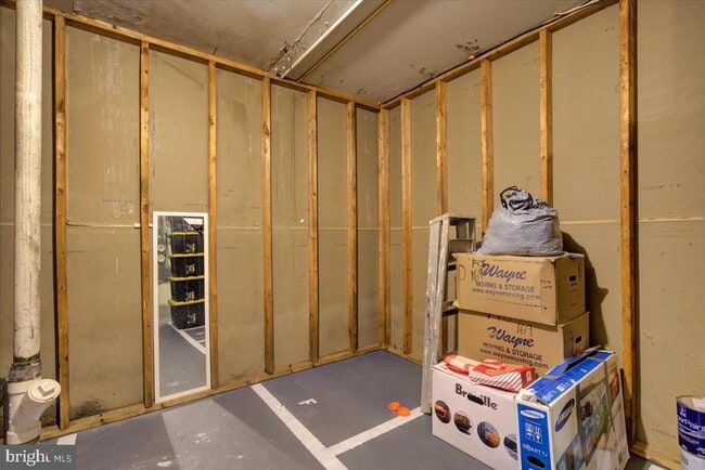 Building Photo - 335 E Lancaster Ave