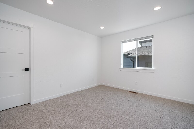 Building Photo - 116 W View Dr