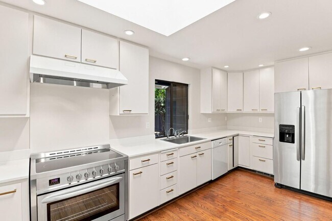 Building Photo - 820 Eucalyptus Ave