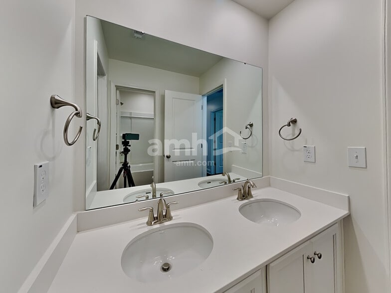 Building Photo - 3205 Brierhill Rd