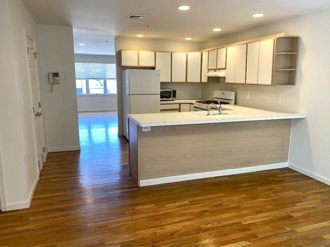 Building Photo - Townhouse Style Dupex in Harrison 3 Bedroo...