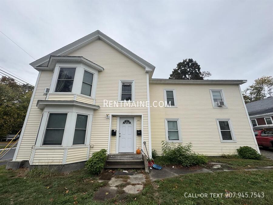 Building Photo - 203 Center St