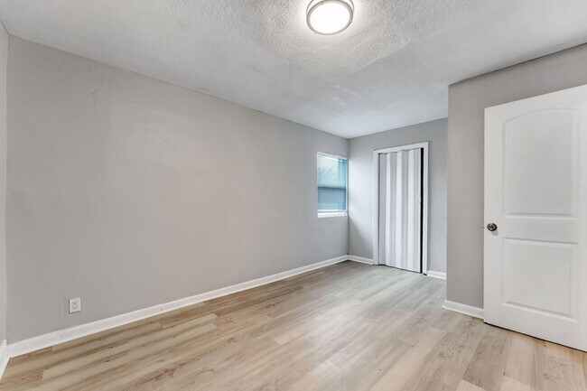 Building Photo - 172 W 15th St