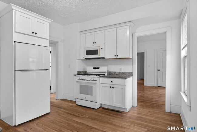 Building Photo - 373 Wood Ave