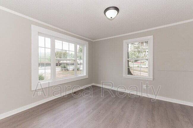 Building Photo - 9333 Kendall Dr
