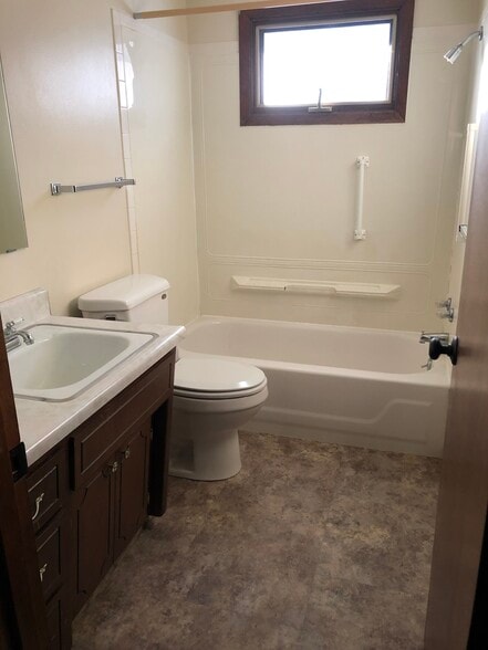 Building Photo - 1400 Katers Dr